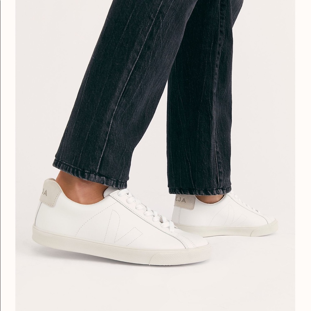 VEJA White Sneakers Womens US size 8 fit more like 8.5